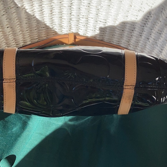 Coach patent leathershoulder bag. EUC with box and dust bag - Picture 6 of 9